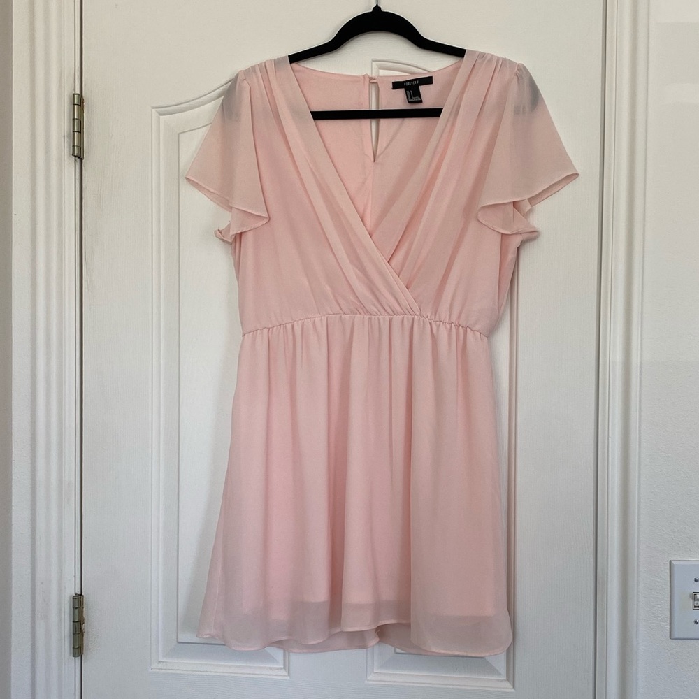 Flowy mini light pink dress.
